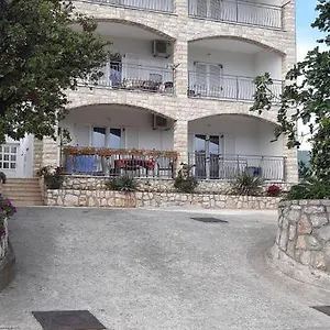apartmani-kevric.primorje-gorskikotar.com/